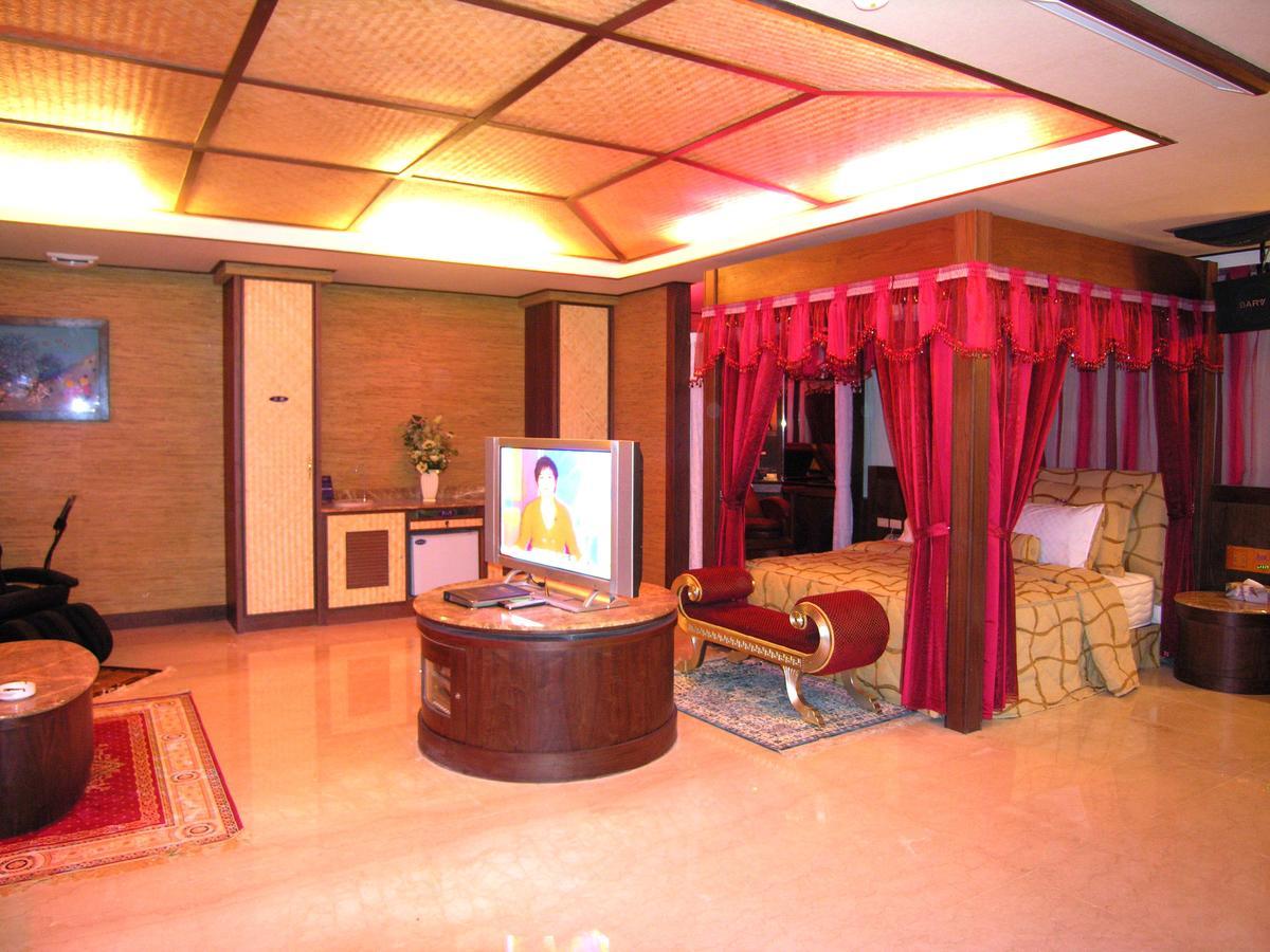 Daniel Spa Motel Pingzhen Luaran gambar