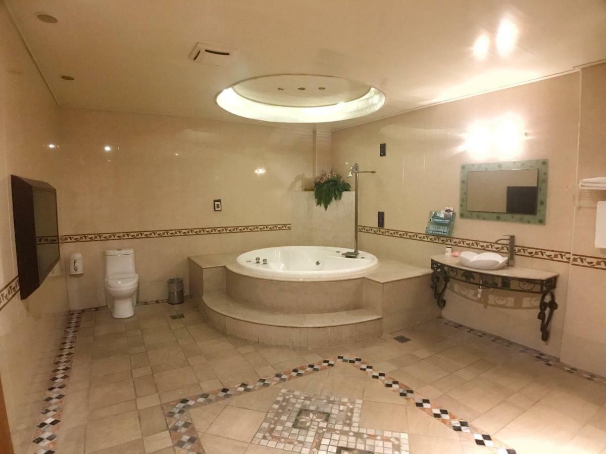 Daniel Spa Motel Pingzhen Luaran gambar